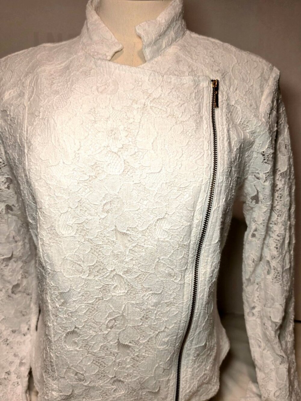 JLO white lace moto jacket. Sz XL - Picture 2 of 5